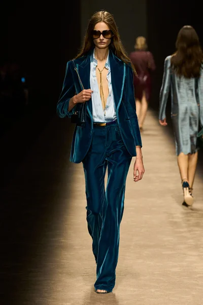 Look 34